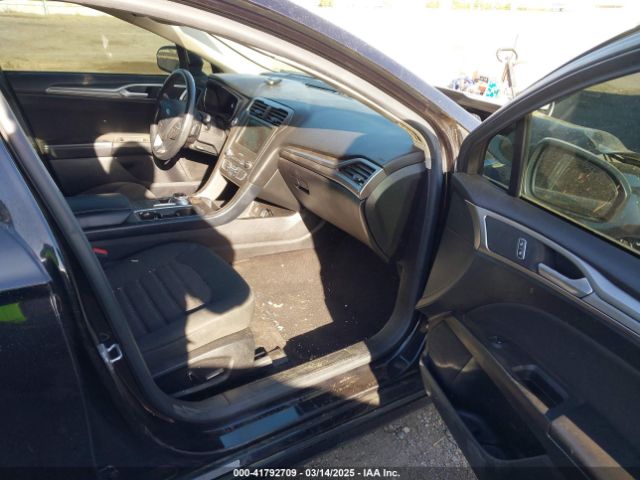 3FA6P0HD2KR199428 Ford 2019