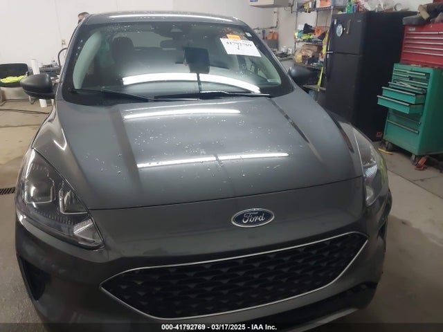 1FMCU0G63NUB63135 Ford ESCAPE SE