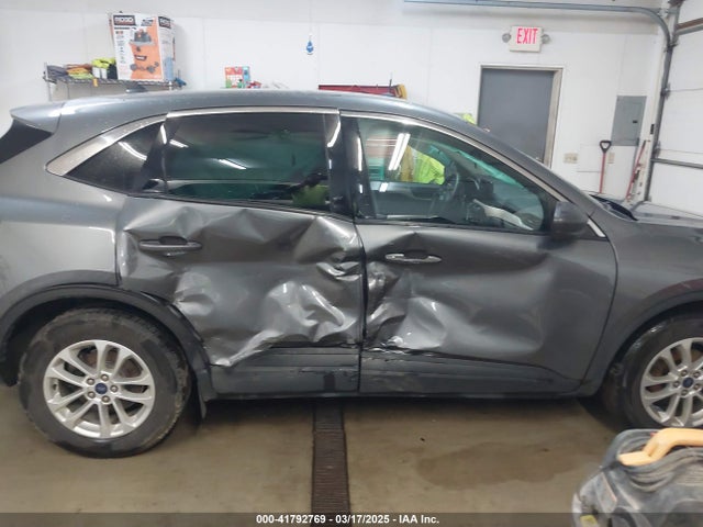 1FMCU0G63NUB63135 Ford ESCAPE SE