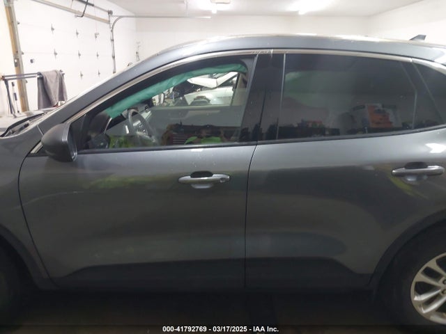 1FMCU0G63NUB63135 Ford ESCAPE SE