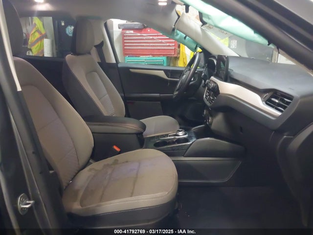 1FMCU0G63NUB63135 Ford ESCAPE SE