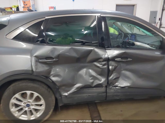 1FMCU0G63NUB63135 Ford ESCAPE SE