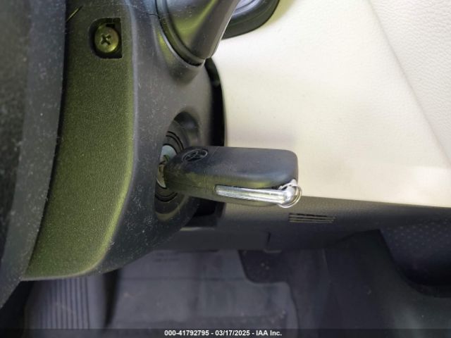 JTDEPRAE1LJ105449 Toyota COROLLA LE