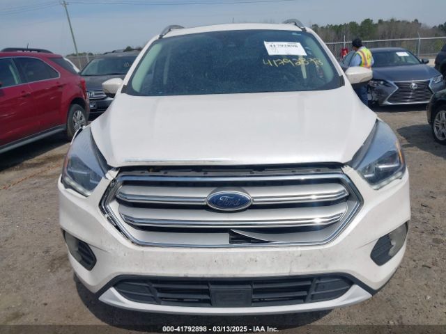 1FMCU0J99KUB62389 Ford Escape Titanium