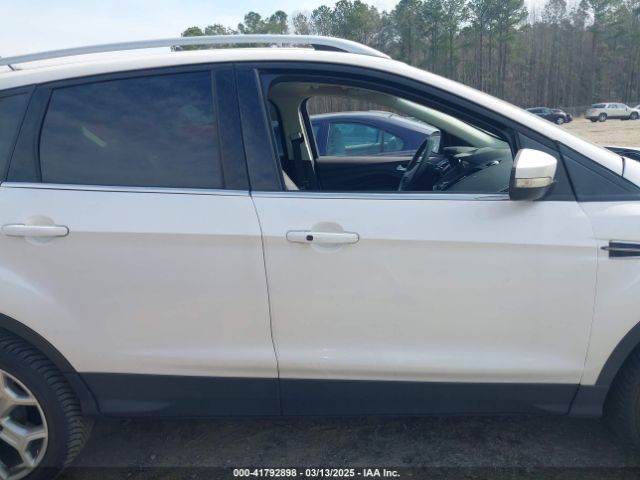 1FMCU0J99KUB62389 Ford Escape Titanium