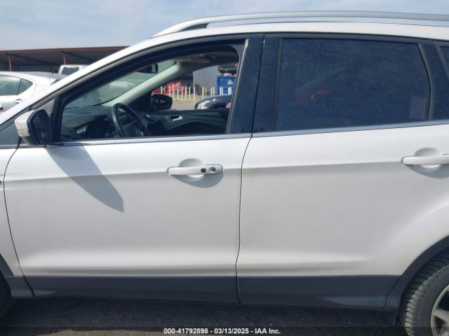 1FMCU0J99KUB62389 Ford Escape Titanium