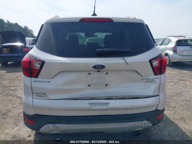 1FMCU0J99KUB62389 Ford Escape Titanium
