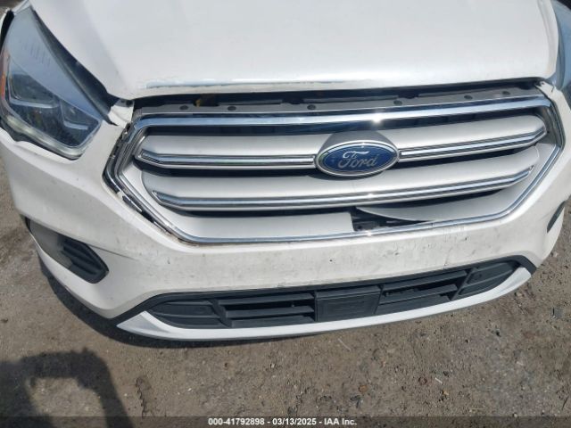 1FMCU0J99KUB62389 Ford Escape Titanium