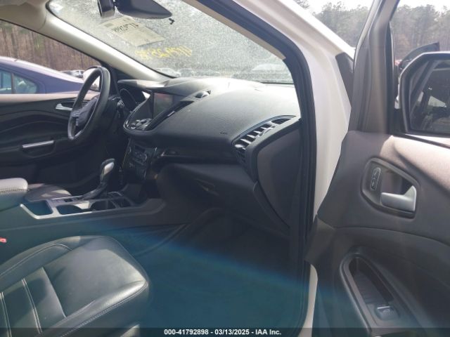 1FMCU0J99KUB62389 Ford Escape Titanium