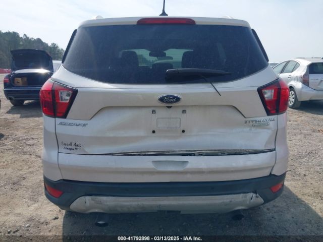 1FMCU0J99KUB62389 Ford Escape Titanium