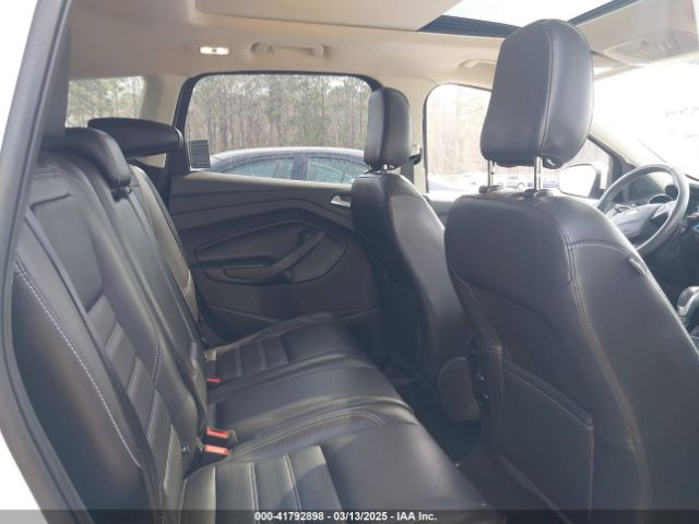 1FMCU0J99KUB62389 Ford Escape Titanium