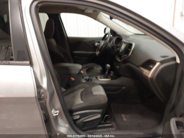 1C4PJMAB6HW557359 Jeep Cherokee Altitude 4x4