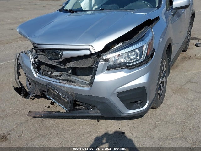 JF2SKAEC3KH589093 Subaru Forester Premium