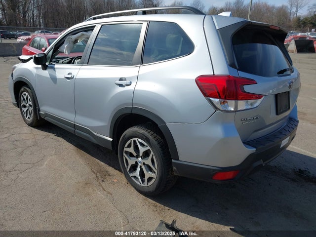 JF2SKAEC3KH589093 Subaru Forester Premium