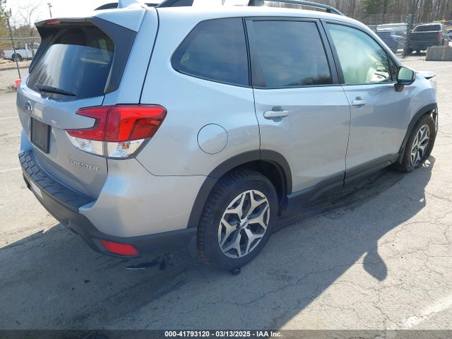 JF2SKAEC3KH589093 Subaru Forester Premium