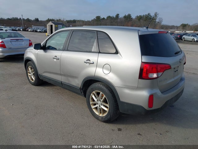 KIA SORENTO LX 2014 5XYKTCA68EG501000 Image 2