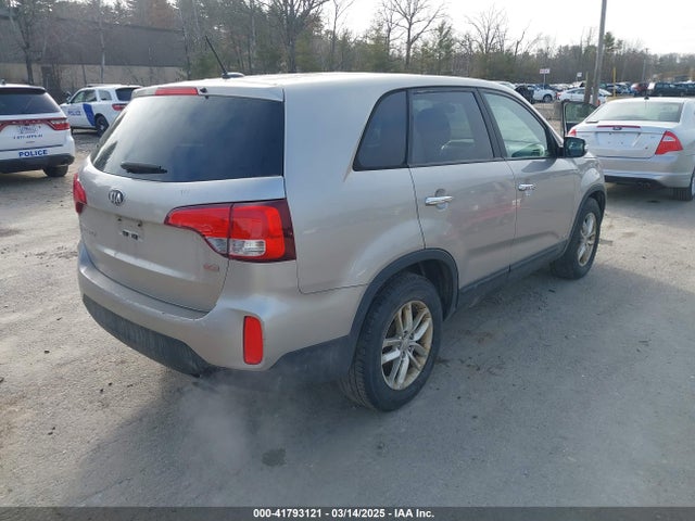 KIA SORENTO LX 2014 5XYKTCA68EG501000 Image 3