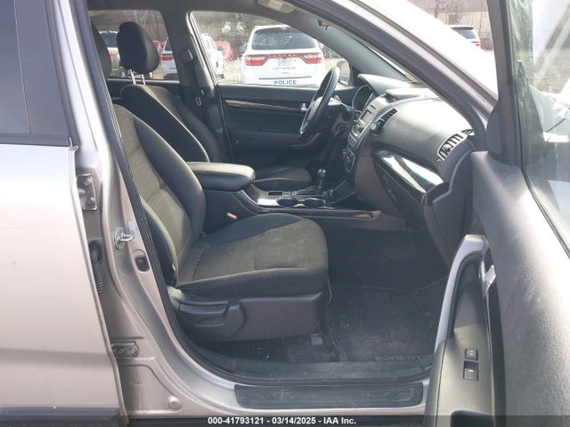 KIA SORENTO LX 2014 5XYKTCA68EG501000 Image 4