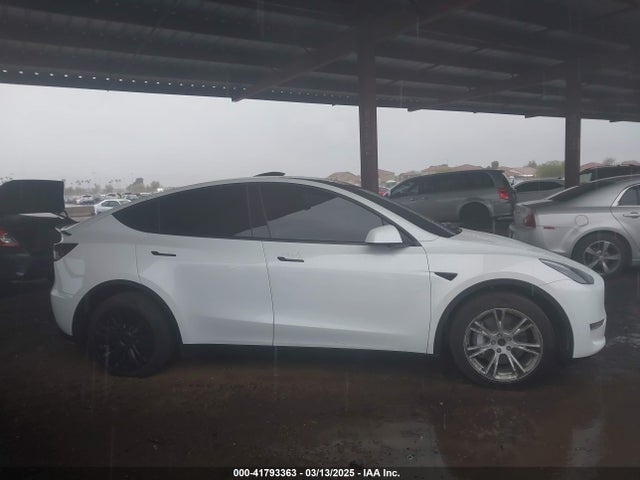 7SAYGDEE0NF451371 Tesla Model Y Long Range Dual Motor All-wheel Drive