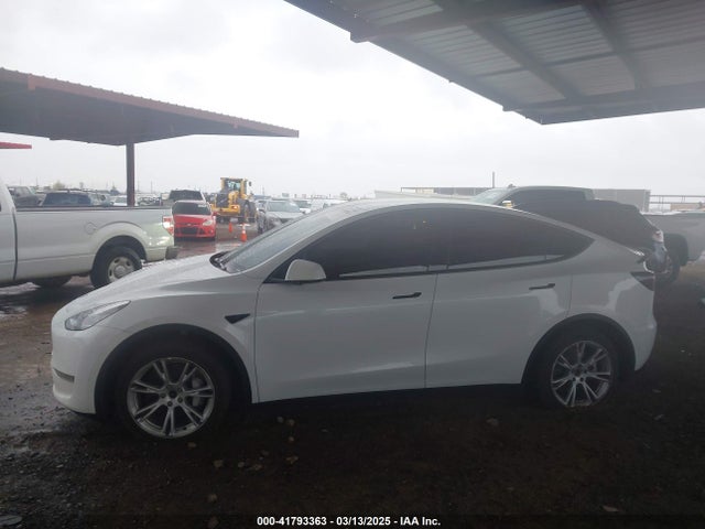 7SAYGDEE0NF451371 Tesla Model Y Long Range Dual Motor All-wheel Drive