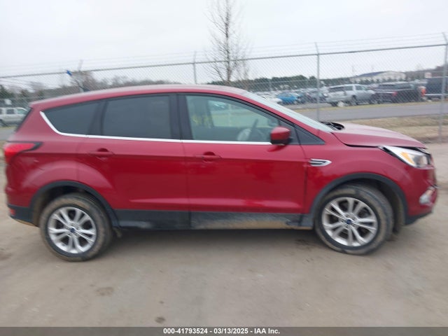 1FMCU9GDXKUC35625 Ford ESCAPE SE