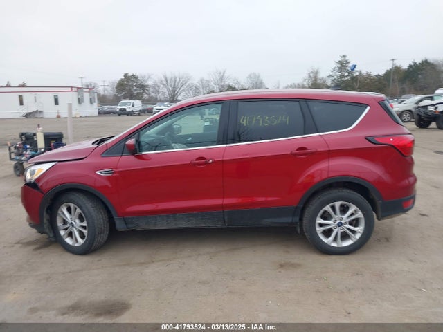 1FMCU9GDXKUC35625 Ford ESCAPE SE