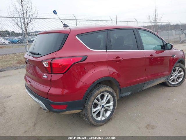 1FMCU9GDXKUC35625 Ford ESCAPE SE