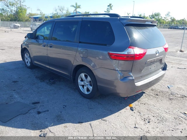 5TDKZ3DC7HS781788 Toyota Sienna Le 8 Passenger