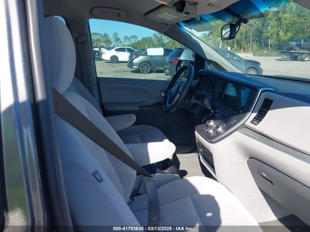 5TDKZ3DC7HS781788 Toyota Sienna Le 8 Passenger