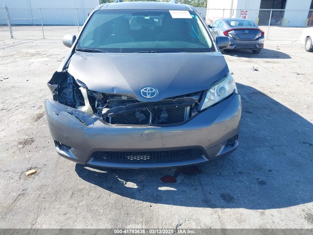 5TDKZ3DC7HS781788 Toyota Sienna Le 8 Passenger