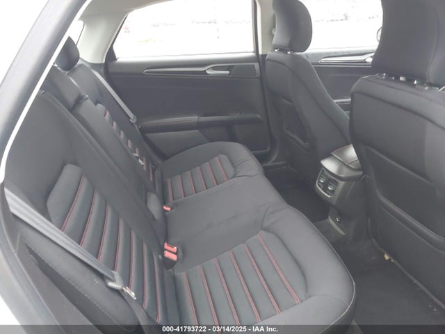 3FA6P0H78FR177451 Ford FUSION SE