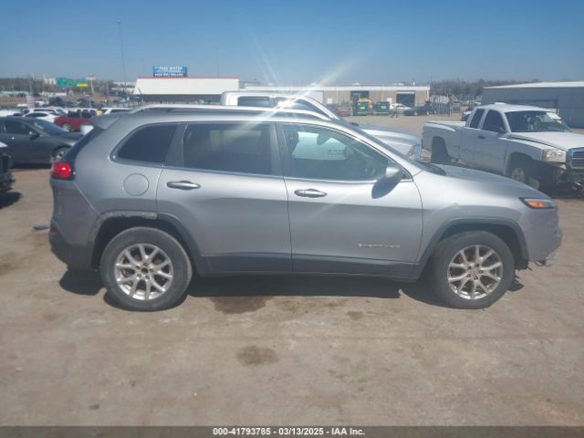 1C4PJLCB7FW690586 Jeep Cherokee Latitude