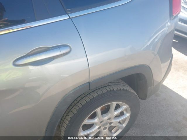 1C4PJLCB7FW690586 Jeep Cherokee Latitude