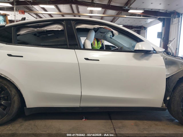 5YJYGAEE1MF216200 Tesla 2021