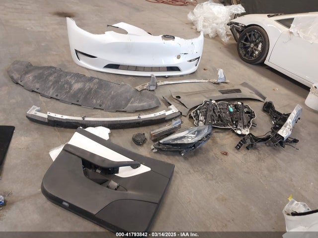 5YJYGAEE1MF216200 Tesla 2021