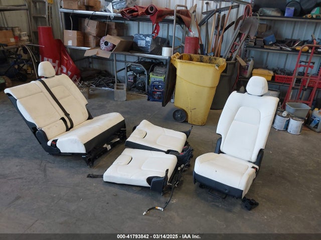 5YJYGAEE1MF216200 Tesla 2021