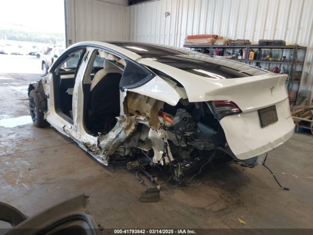 2021 TESLA MODEL Y 5YJYGAEE1MF216200 Photo 2