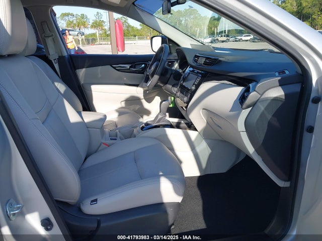 JN1BJ1CP9JW101186 Nissan Rogue Sport Sv