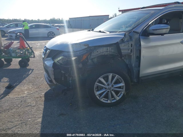 JN1BJ1CP9JW101186 Nissan Rogue Sport Sv