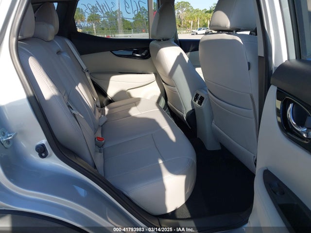 JN1BJ1CP9JW101186 Nissan Rogue Sport Sv