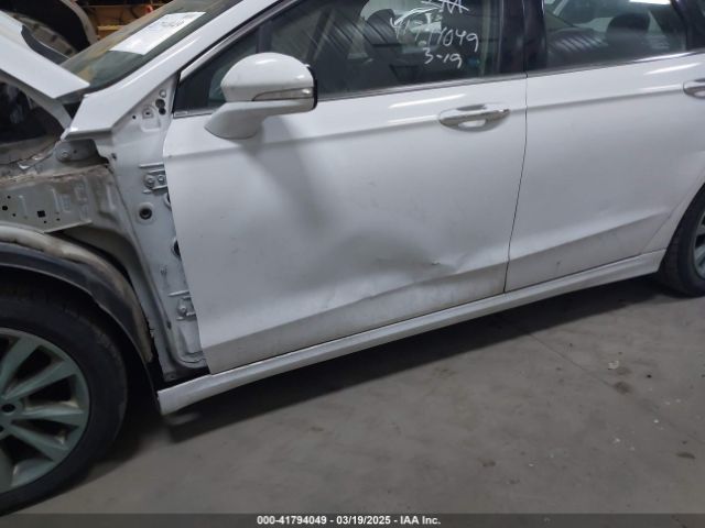 3FA6P0HD2HR177728 Ford FUSION SE