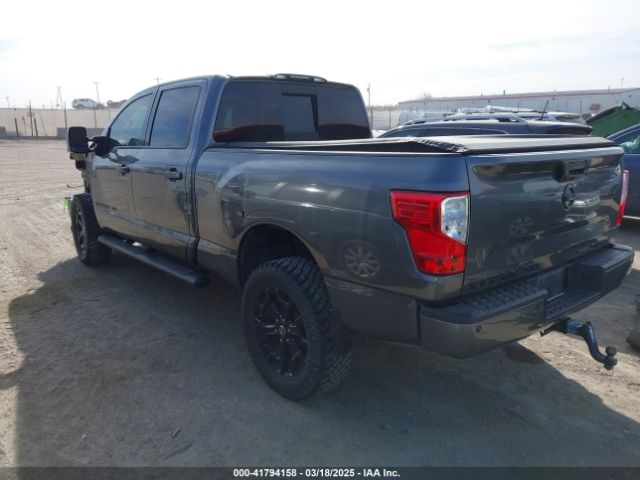 2019 NISSAN TITAN XD 1N6BA1F41KN529532 Photo 2