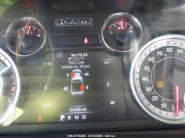 1C6RR7NT2JS114085 RAM 1500 Laramie  4x4 5'7 Box
