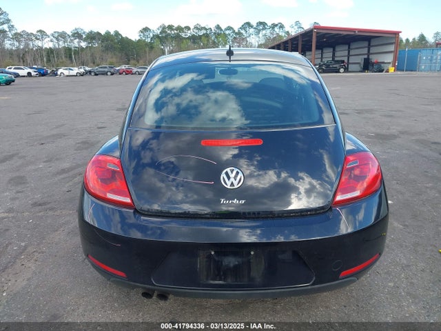 3VWF17AT8GM610211 Volkswagen Beetle 1.8t Wolfsburg Edition