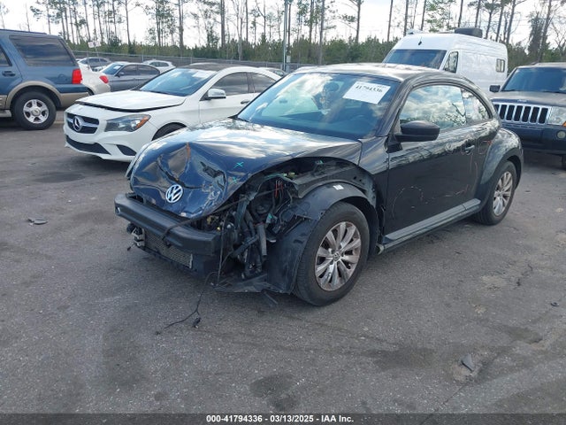 3VWF17AT8GM610211 Volkswagen Beetle 1.8t Wolfsburg Edition