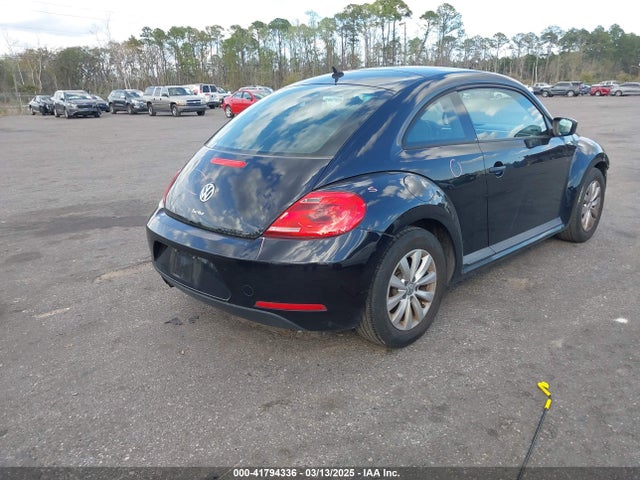 3VWF17AT8GM610211 Volkswagen Beetle 1.8t Wolfsburg Edition