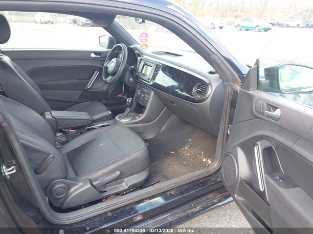 3VWF17AT8GM610211 Volkswagen Beetle 1.8t Wolfsburg Edition
