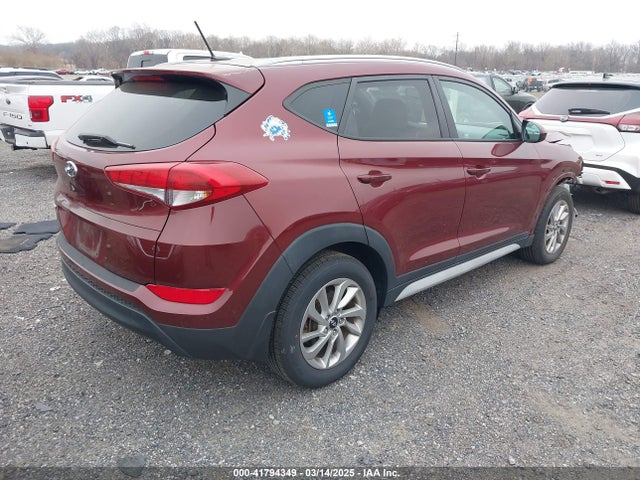 KM8J33A43HU450675 Hyundai TUCSON SE