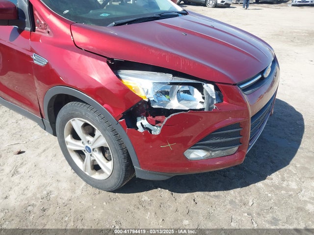 1FMCU0GXXFUB70223 Ford ESCAPE SE