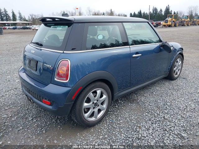 2010 MINI COOPER S WMWMF7C52ATZ73944 Photo 3